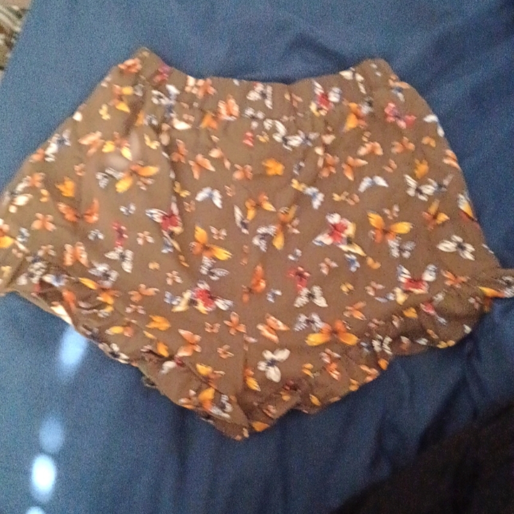 Medium butterfly shorts